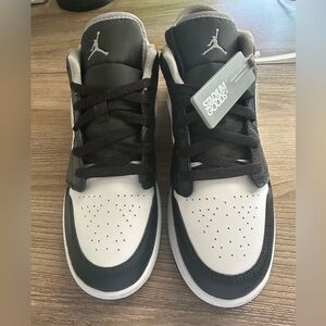 NEW- Air Jordan 1 Low Black & White 7Y (fits women's 8.5). No Box